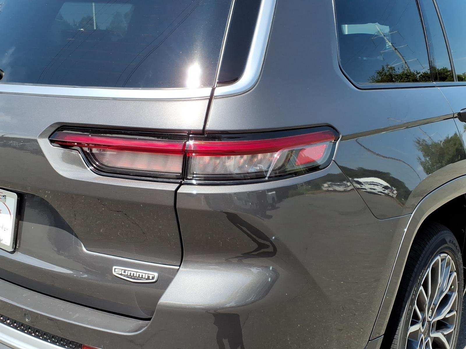 New 2026 Baltic Gray Metallic Clear-Coat Exterior Paint Jeep Summit image 18