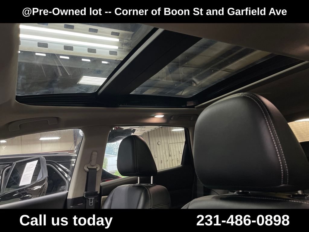 Used 2018 Black Nissan SL image 13