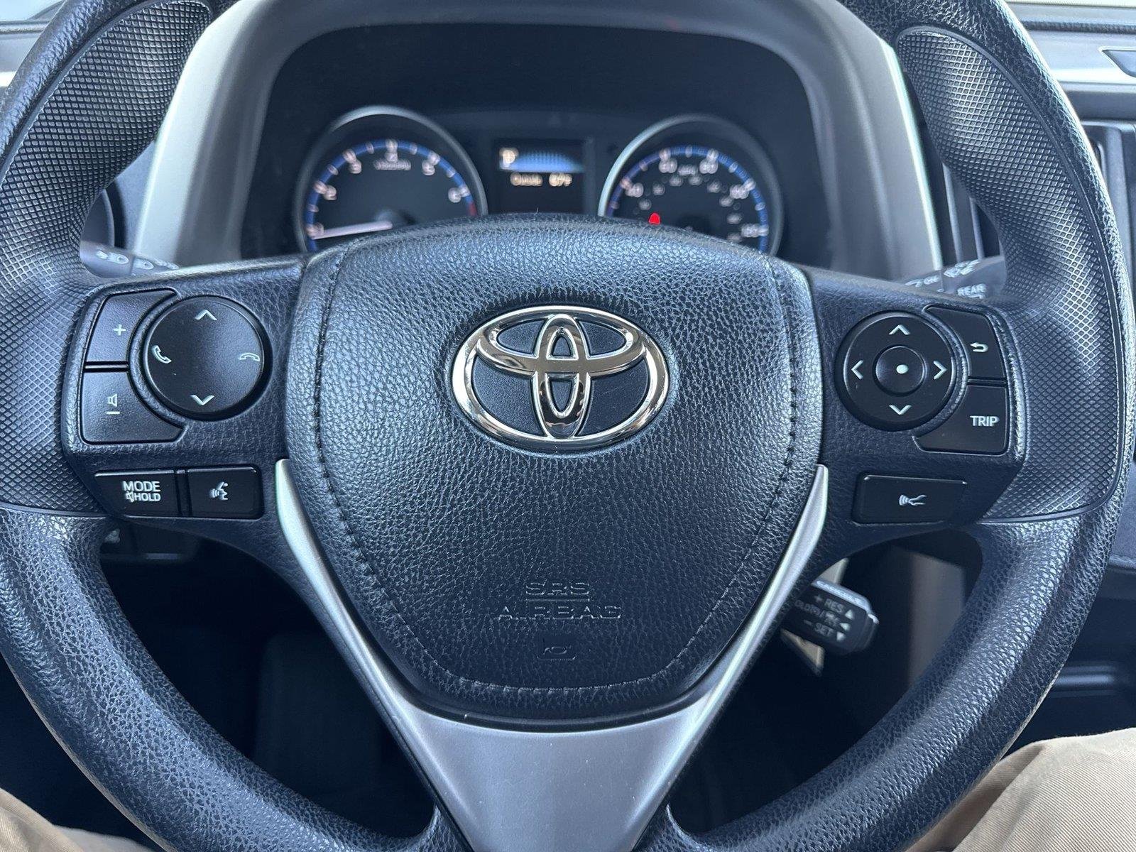 2017 Toyota RAV4 LE - Photo 19