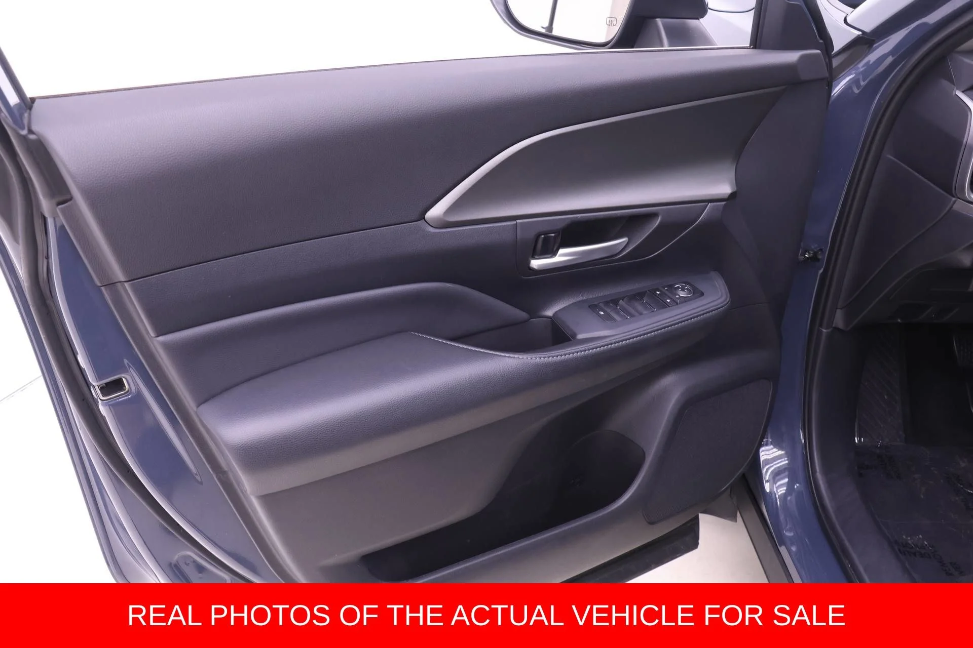 Used 2025 White Toyota XLE image 9