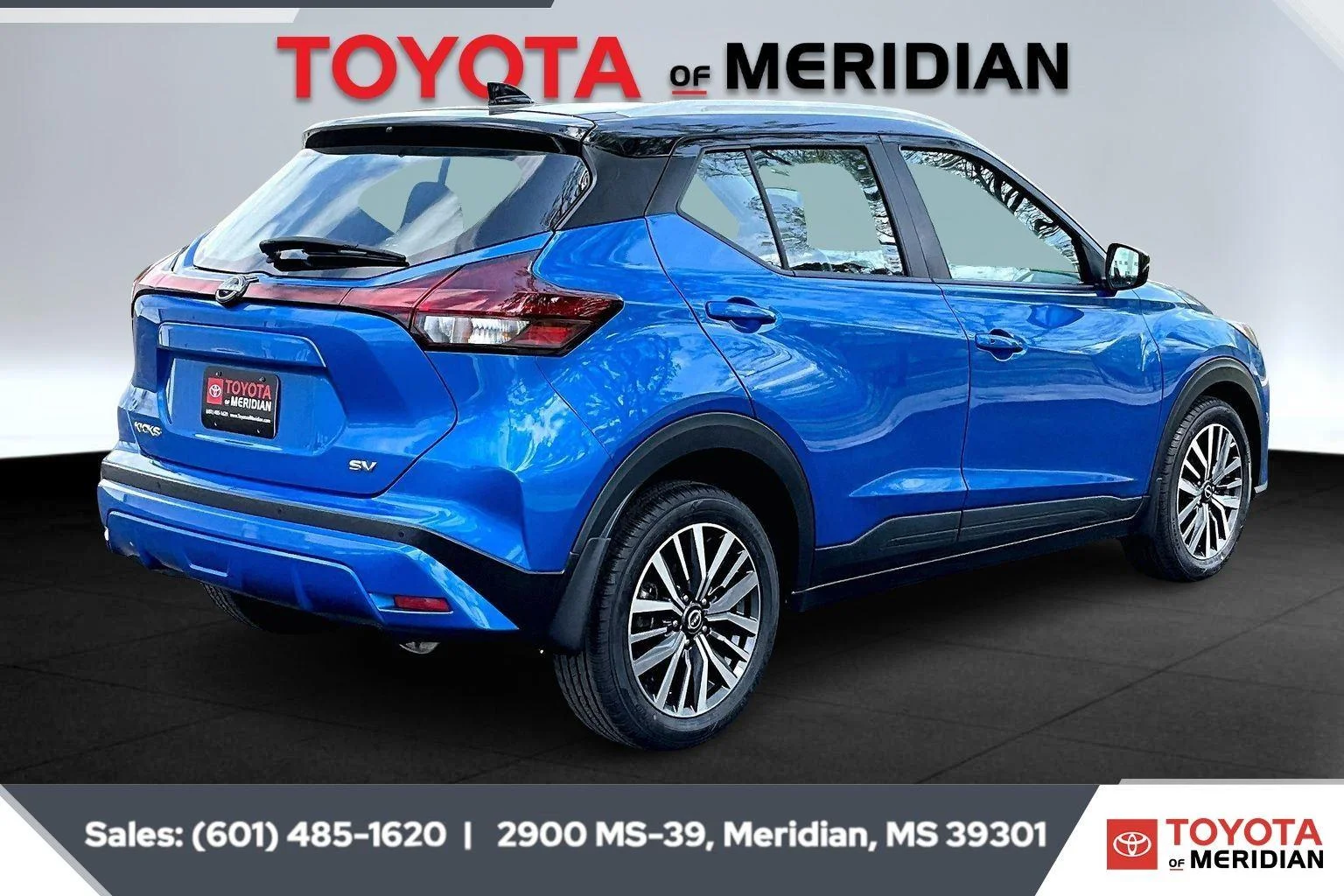 Used 2024 Electric Blue Metallic/Super Black Nissan SV image 10