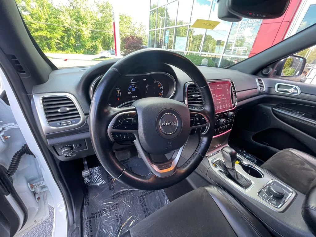 Used 2022 White Jeep Laredo X image 10