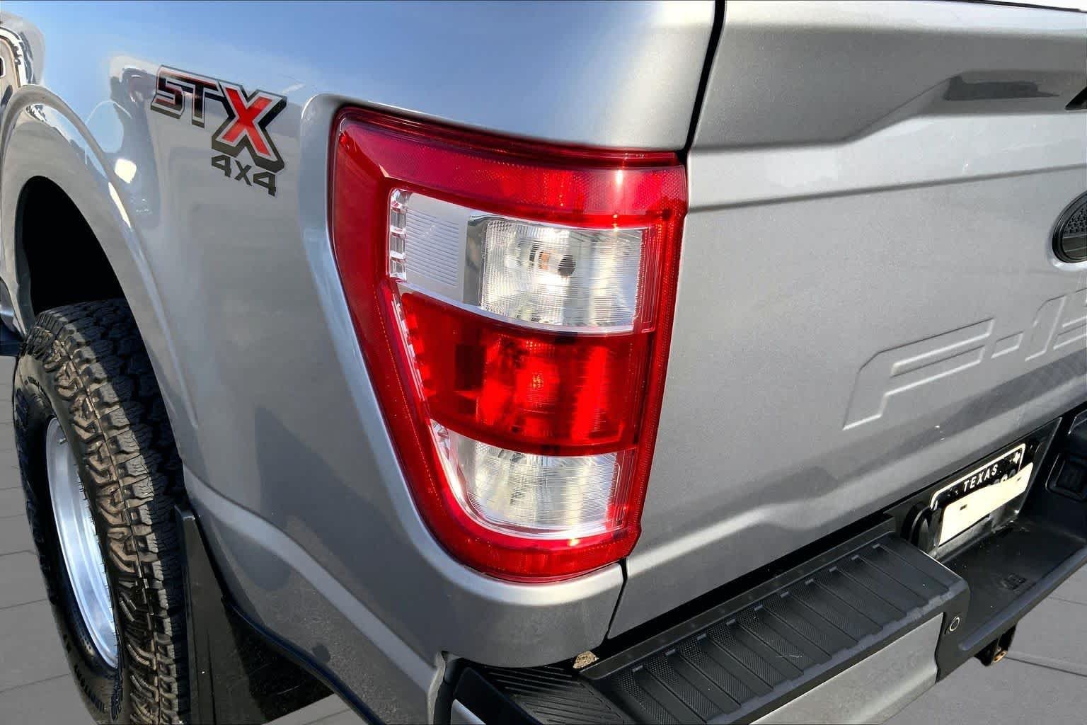 Used 2022 Iconic Silver Metallic Ford XL image 25