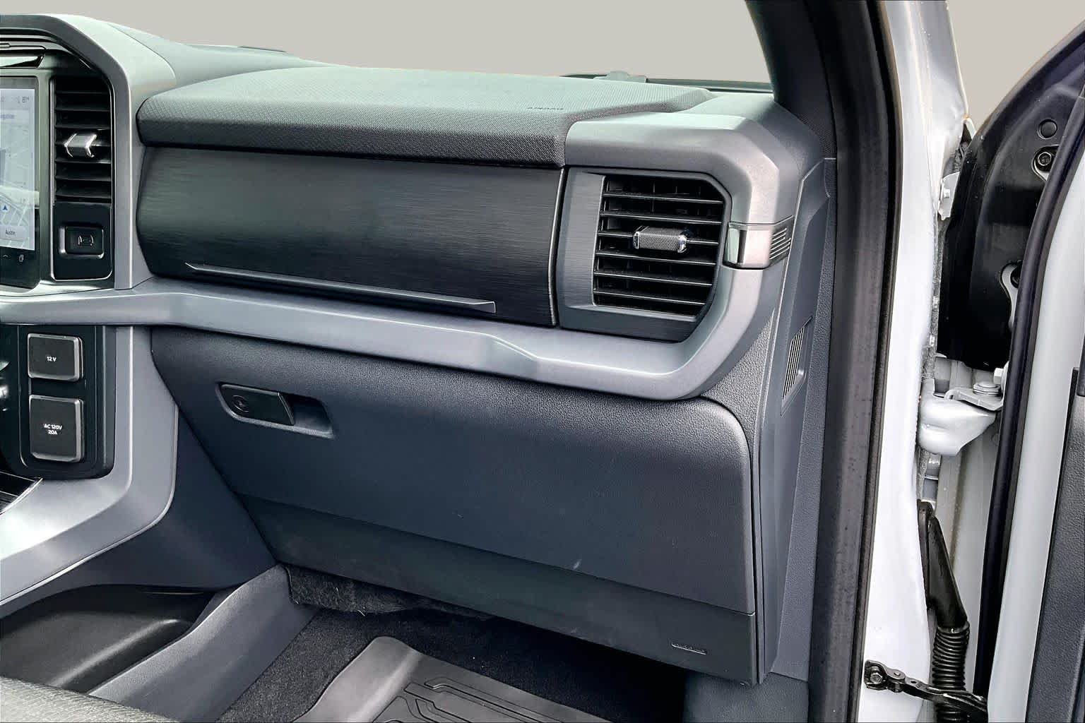 Used 2025 Space White Metallic Ford XLT image 23