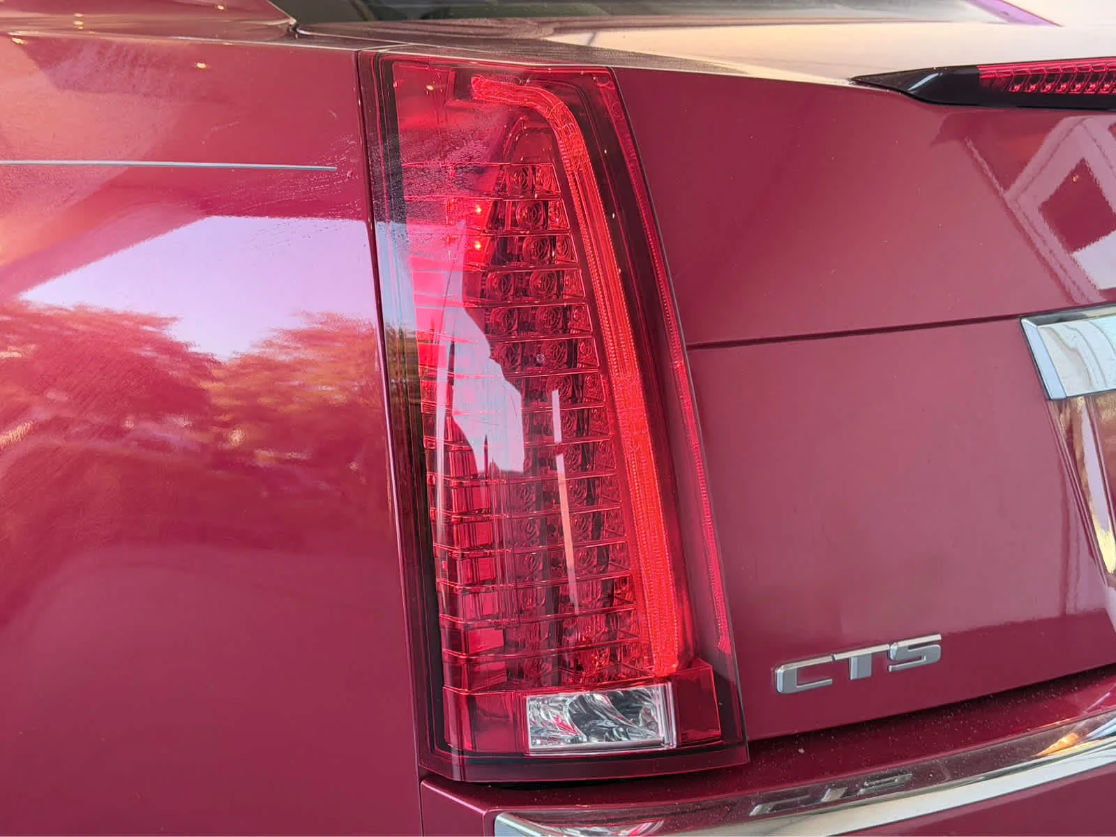 Used 2011 CRYSTAL RED TINTCOAT Cadillac Luxury image 11