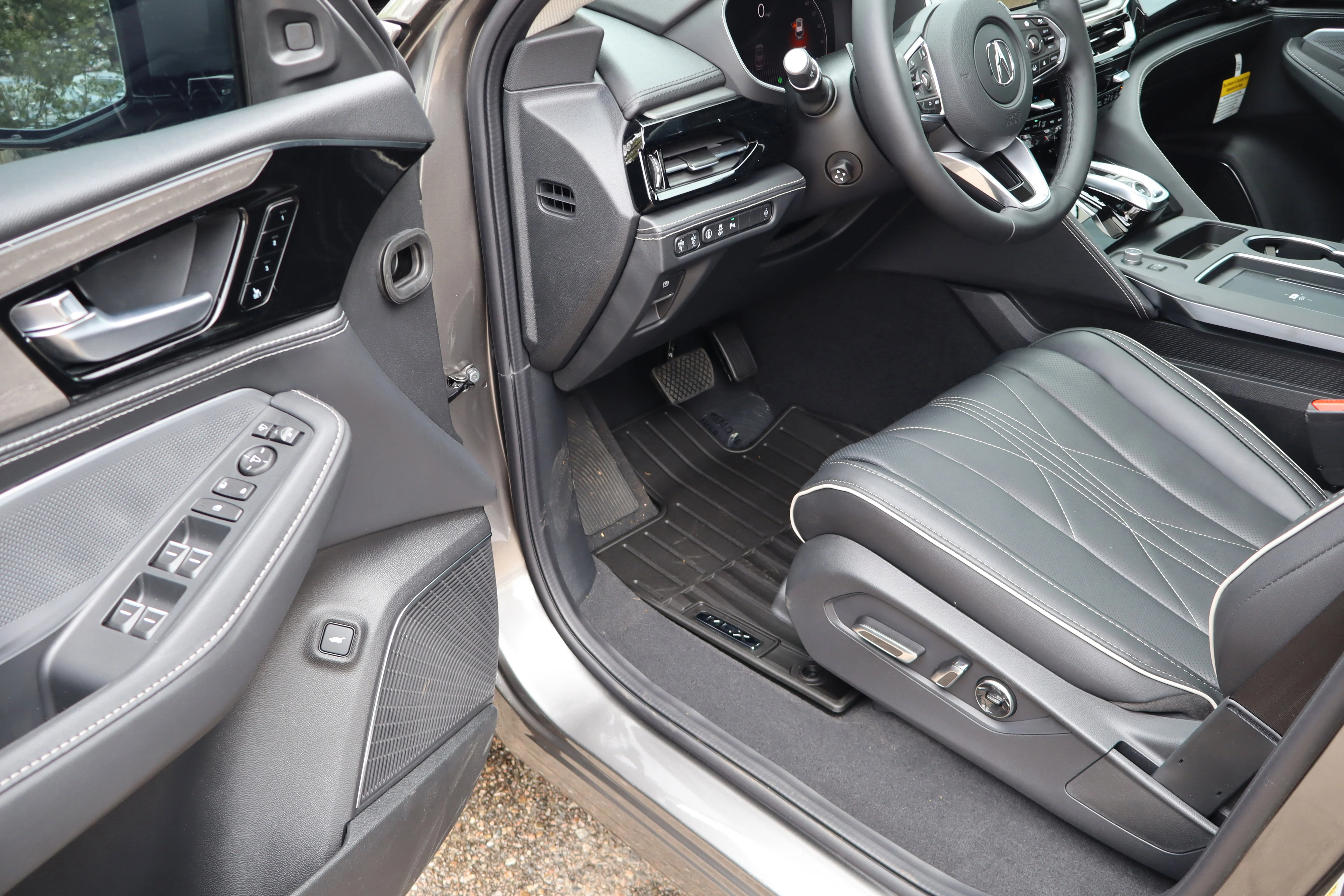New 2026 Liquid Carbon Metallic Acura w/Advance Package image 22