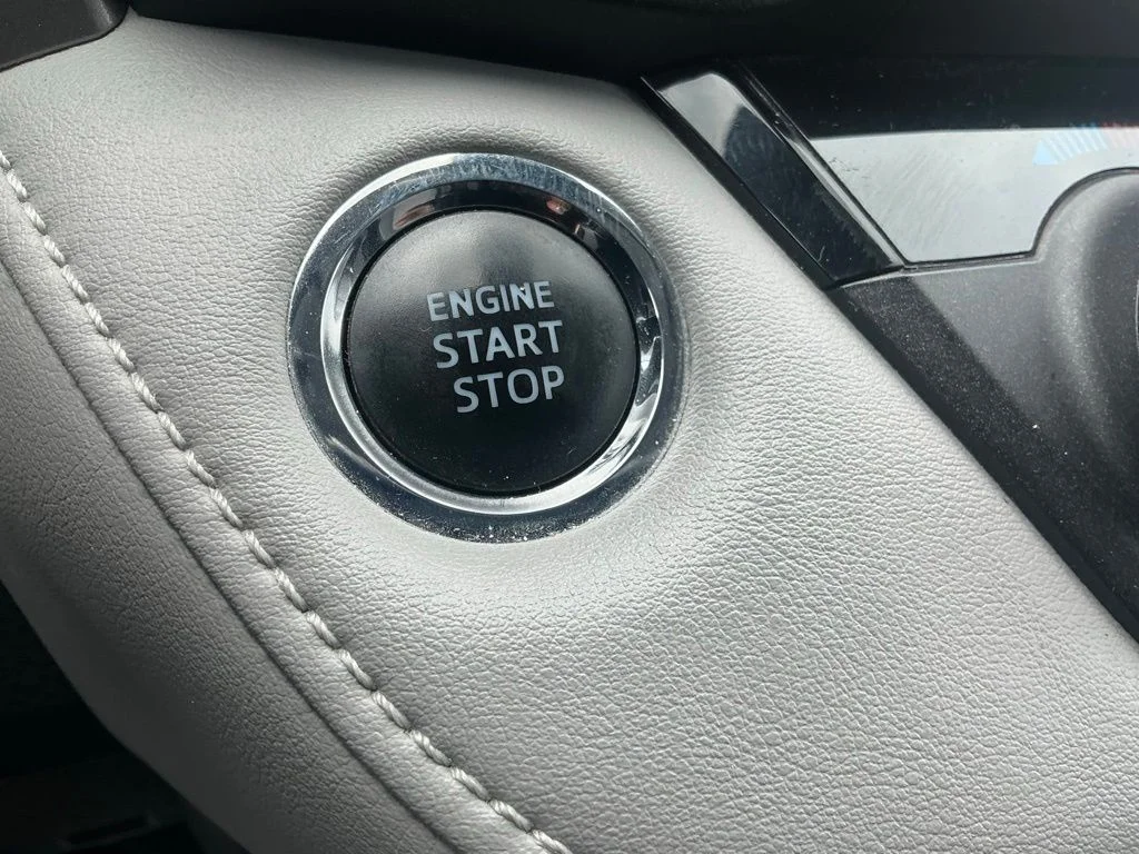 Used 2017 White Toyota XLE image 30