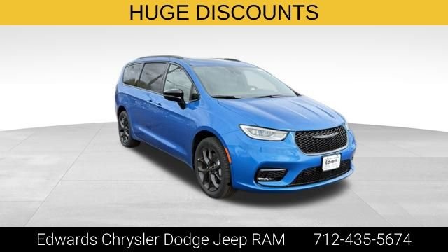 2026 Chrysler Pacifica Limited AWD's photo