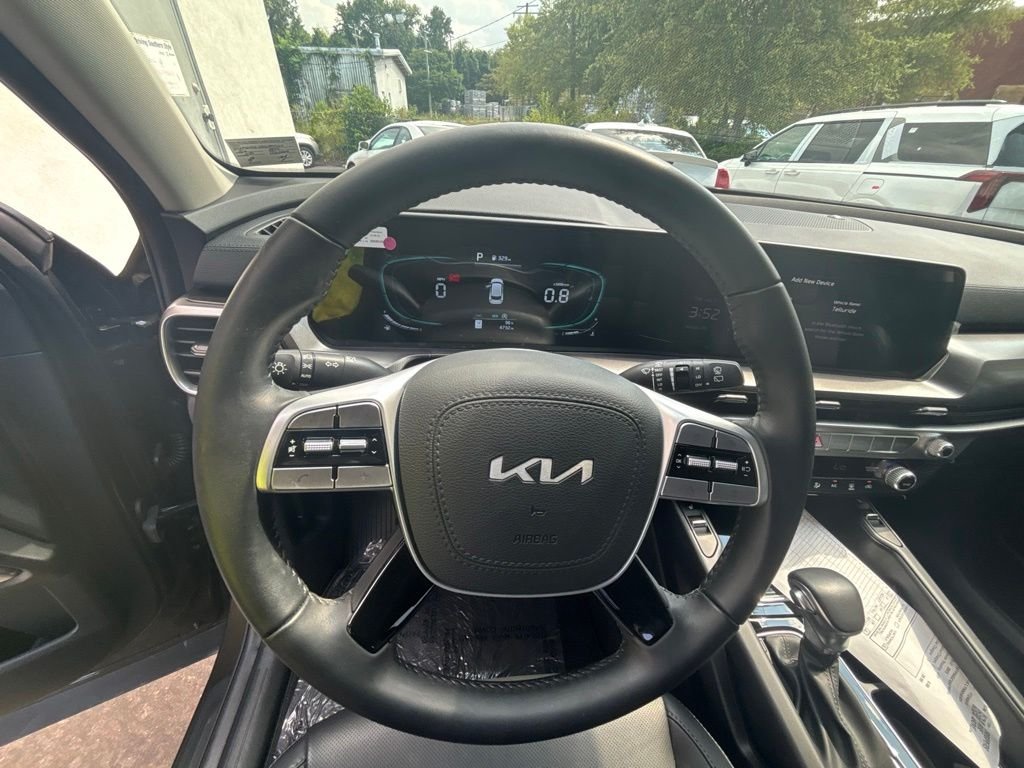 Certified Used 2025 Green Kia S image 14