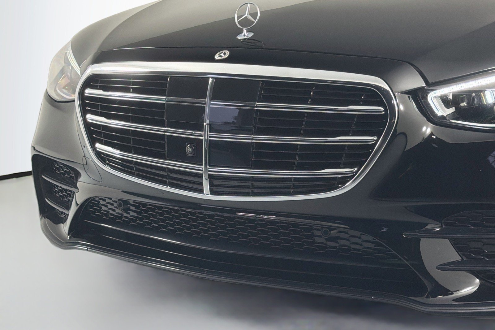 Certified Used 2022 Black Mercedes-Benz S 580 image 14