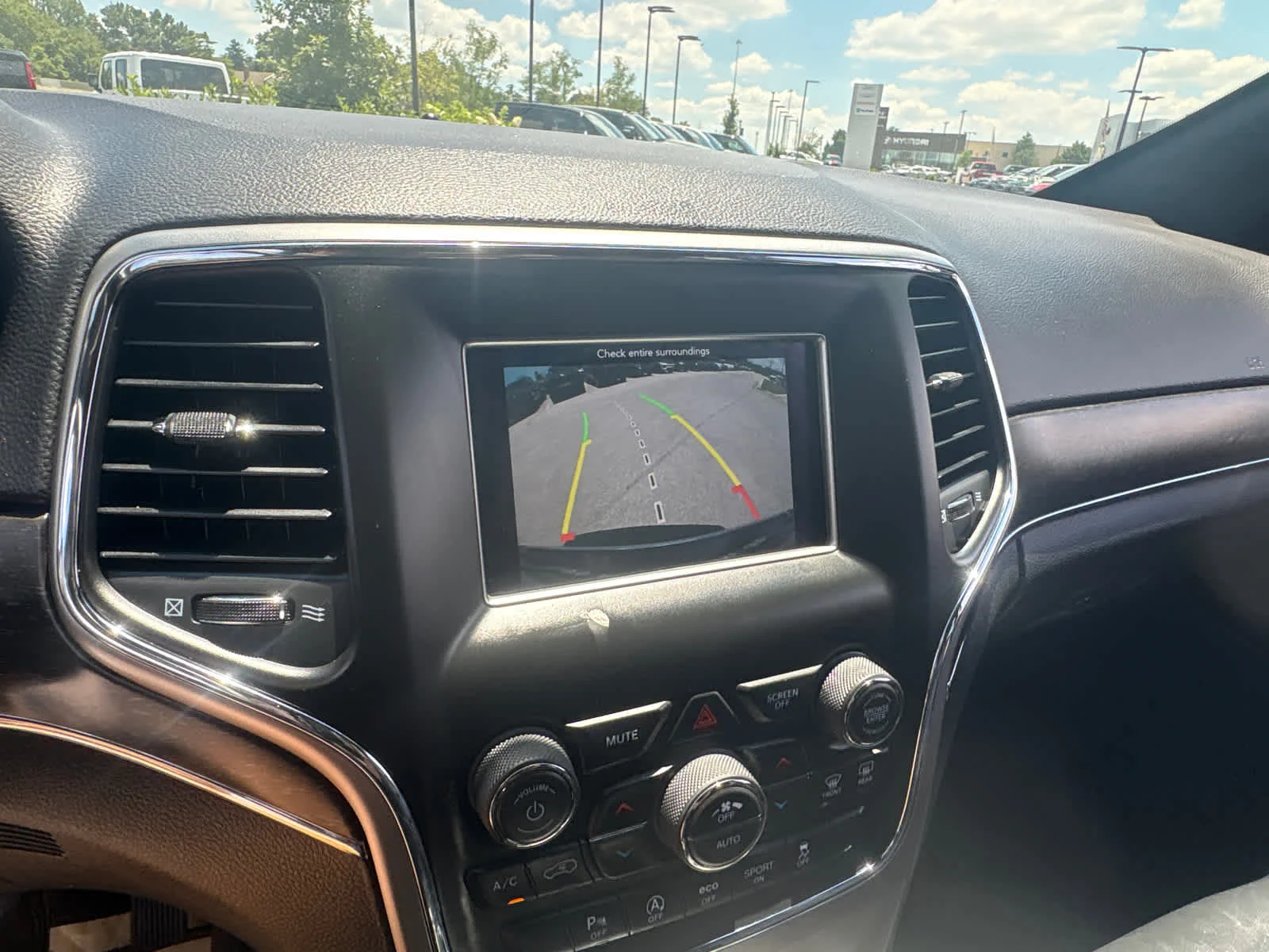 Used 2018 Diamond Black Crystal Pearlcoat Jeep Limited image 26