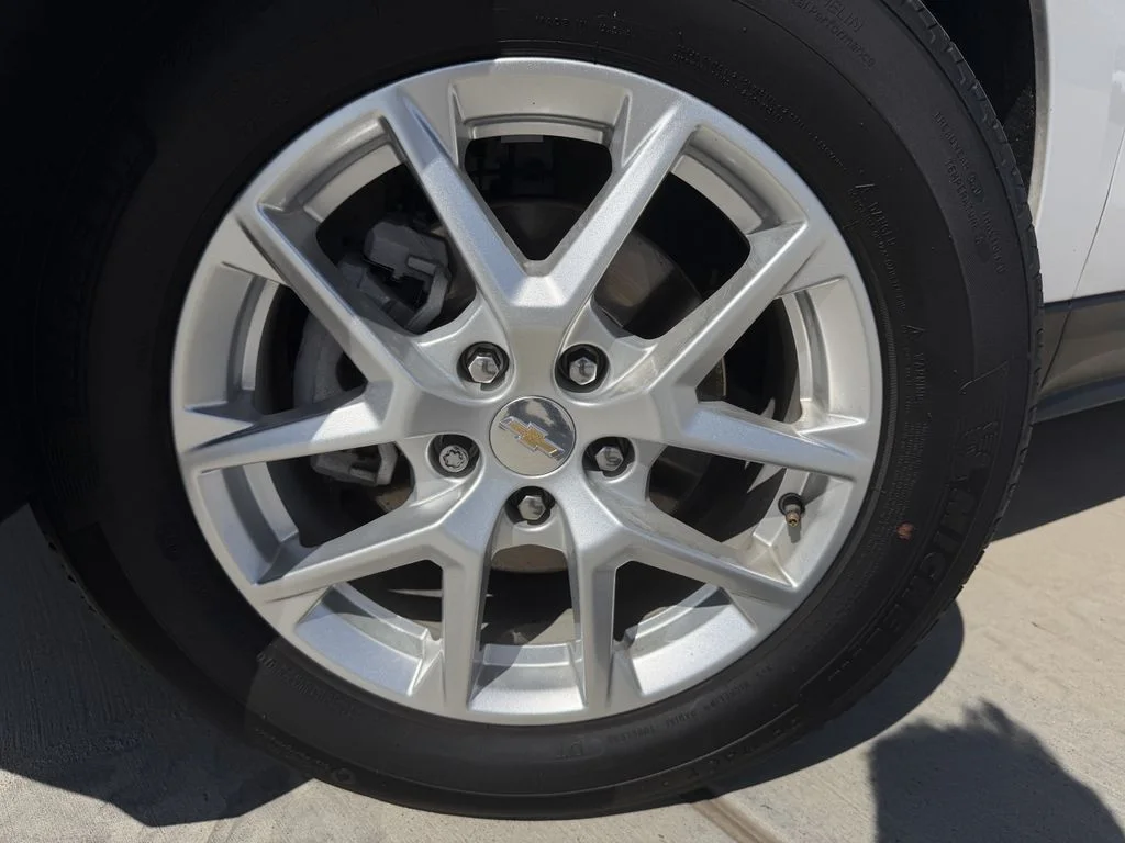 Used 2022 White Chevrolet LT image 9