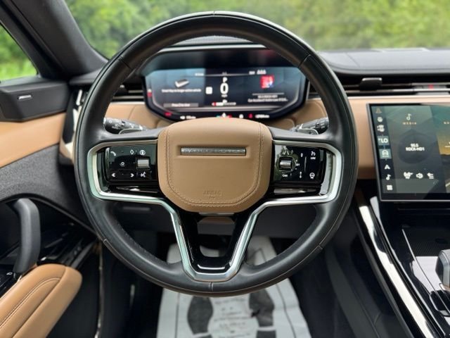 Used 2025 Santorini Black Metallic Land Rover SE image 22