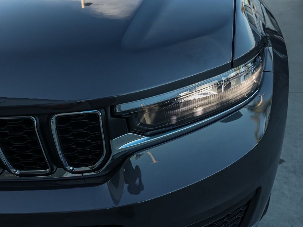 New 2026 Baltic Gray Metallic Clear-Coat Exterior Paint Jeep Laredo image 9