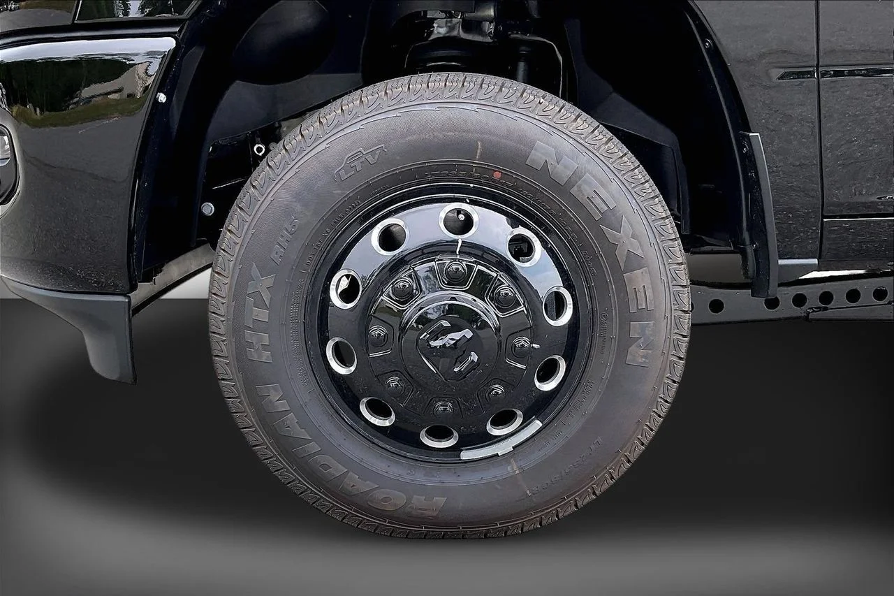 New 2026 Diamond Black Crystal Pearlcoat RAM Big Horn image 31