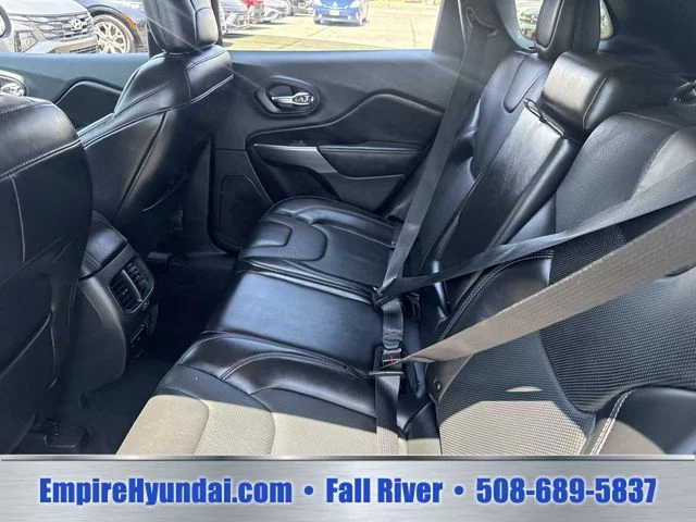 Used 2019 Silver Jeep Limited image 16