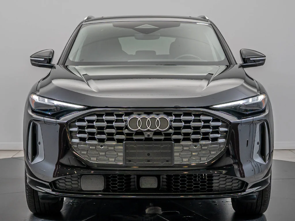 Used 2025 Mythos Black Metallic Audi 2.0T Premium Plus image 2