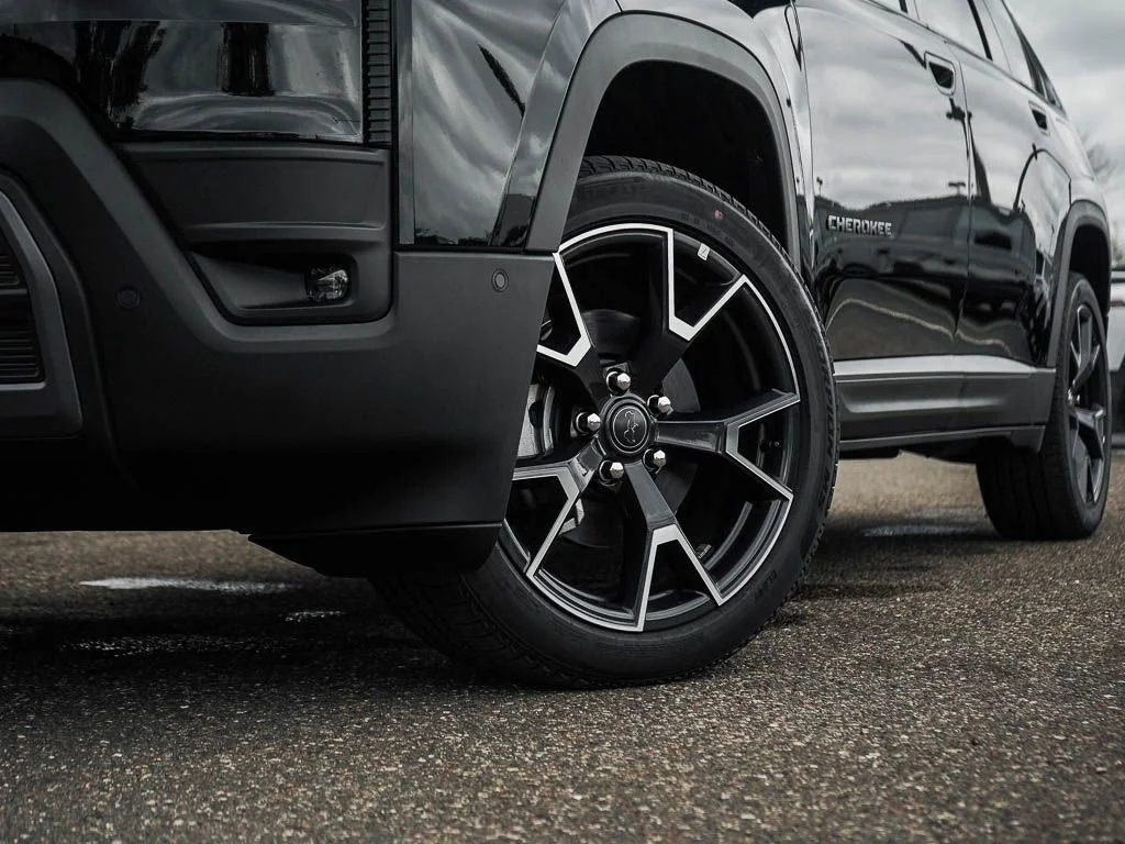 New 2026 Diamond Black Crystal Pearlcoat Jeep Overland image 6