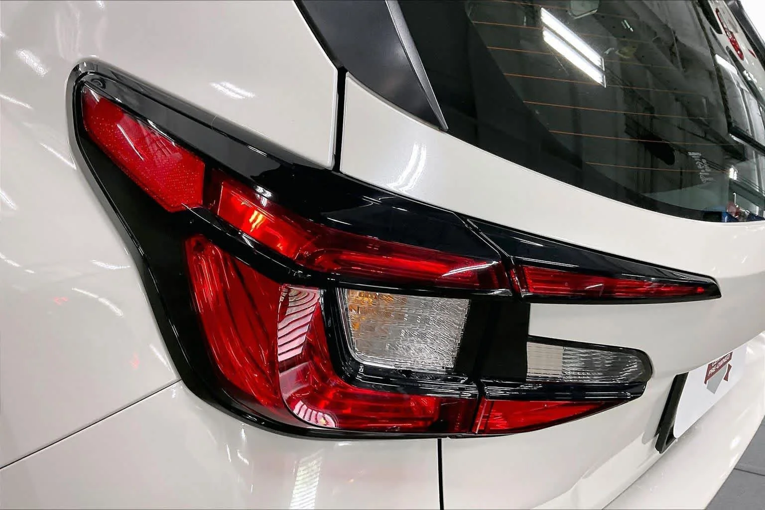 Used 2025 Crystal White Pearl Subaru  image 28