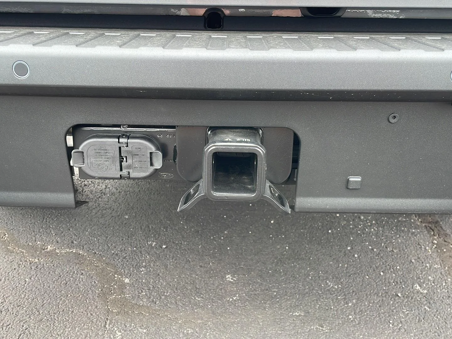 New 2026 Carbonized Gray Metallic Ford LARIAT image 27