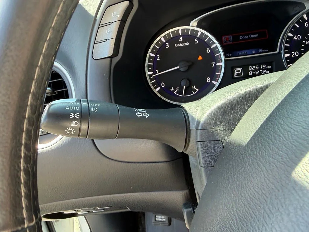 Used 2019 White INFINITI LUXE image 36