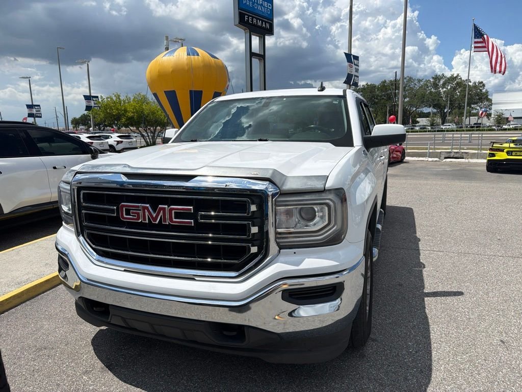 Used 2018 White GMC SLE image 9