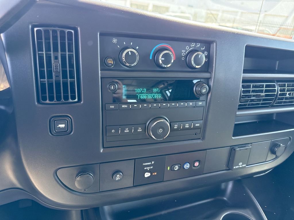 Used 2025 Summit White GMC Work Van image 33