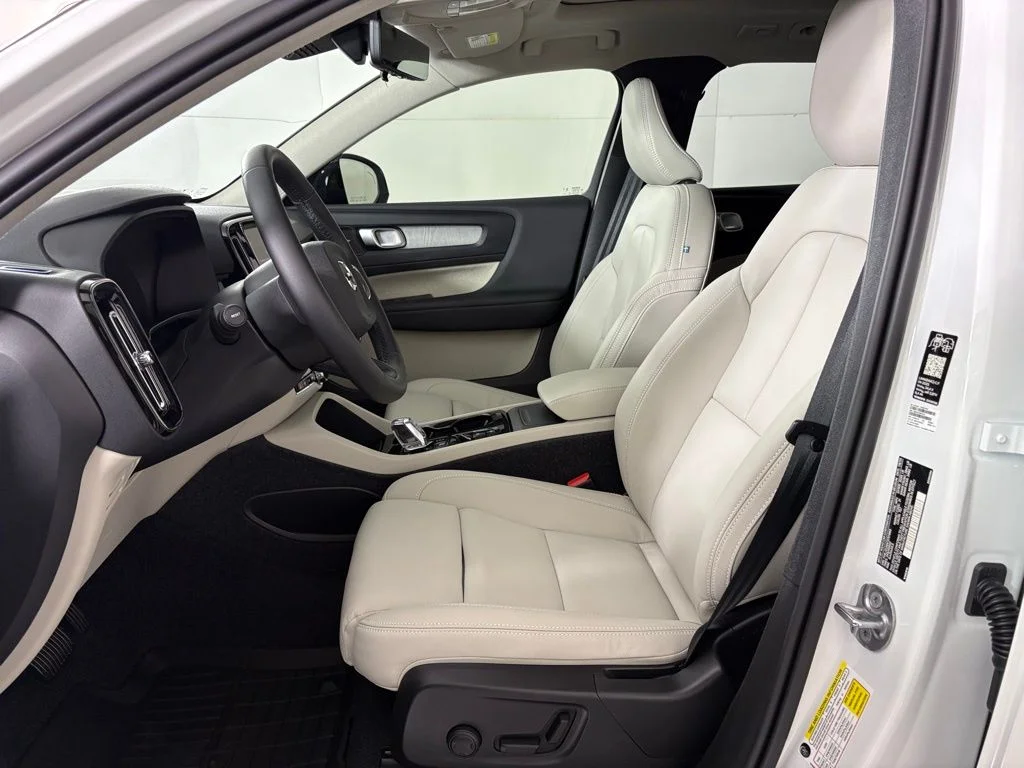 2026 Volvo XC40 Ultra - Photo 16