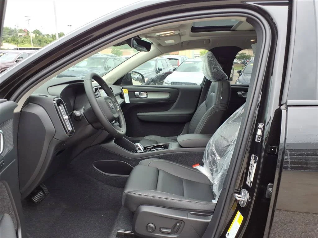 New 2026 Onyx Black Volvo Plus image 11
