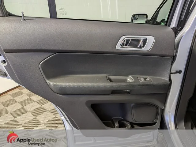 Used 2015 Silver Ford XLT image 33