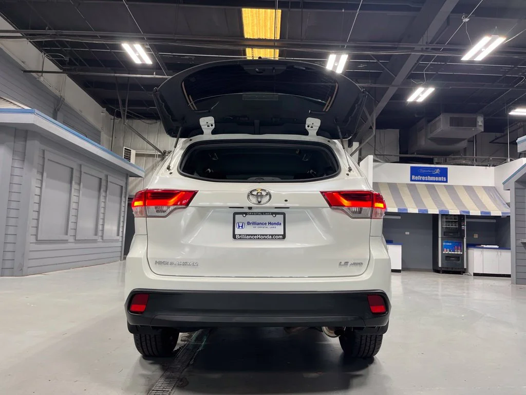 Used 2018 Blizzard Pearl Toyota LE Plus image 9