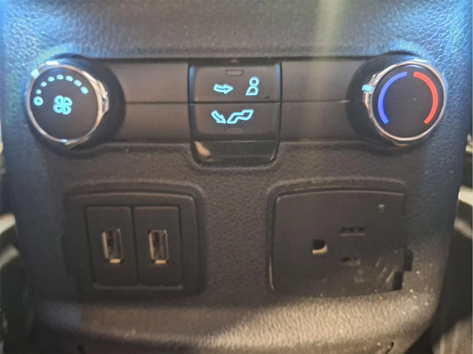 Used 2016 White Platinum Metallic Tri-Coat Ford Sport image 18