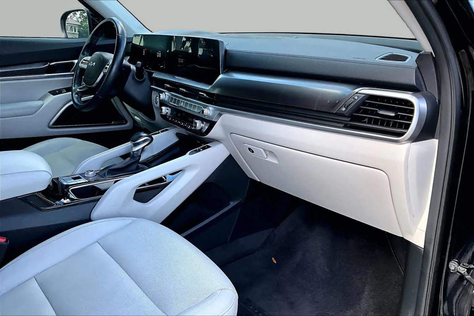 Used 2023 Ebony Black Kia S image 36