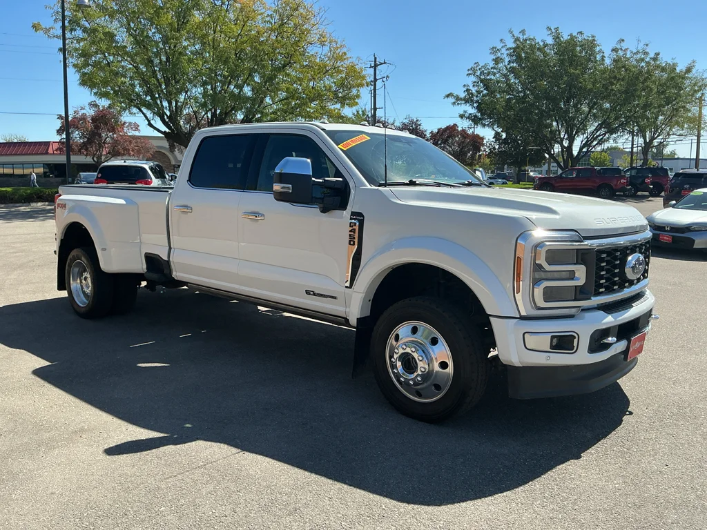 Used 2024 STAR WHITE Ford Platinum image 3