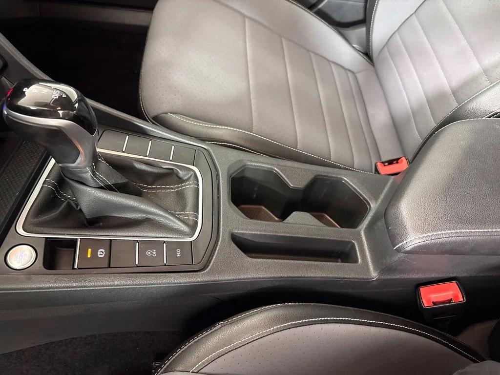 Used 2025 Gray Volkswagen 1.5T SE image 35