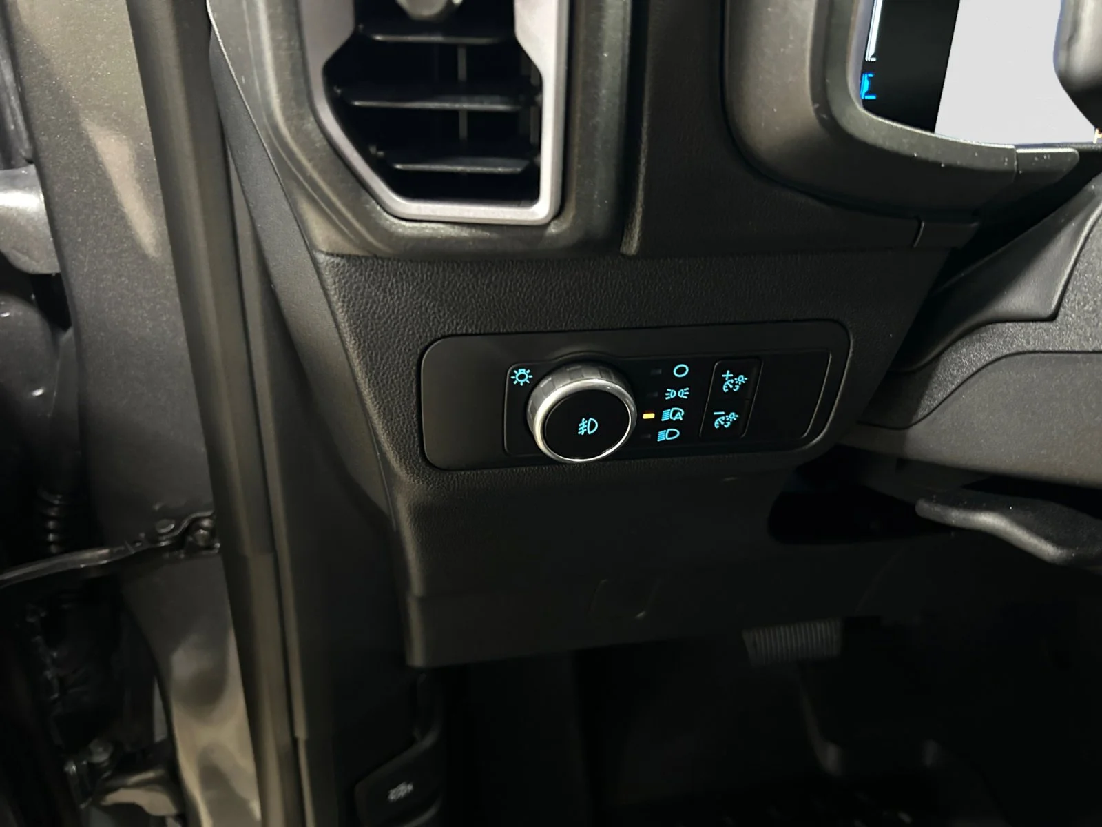New 2026 Carbonized Grey Metallic Ford Outer Banks image 15