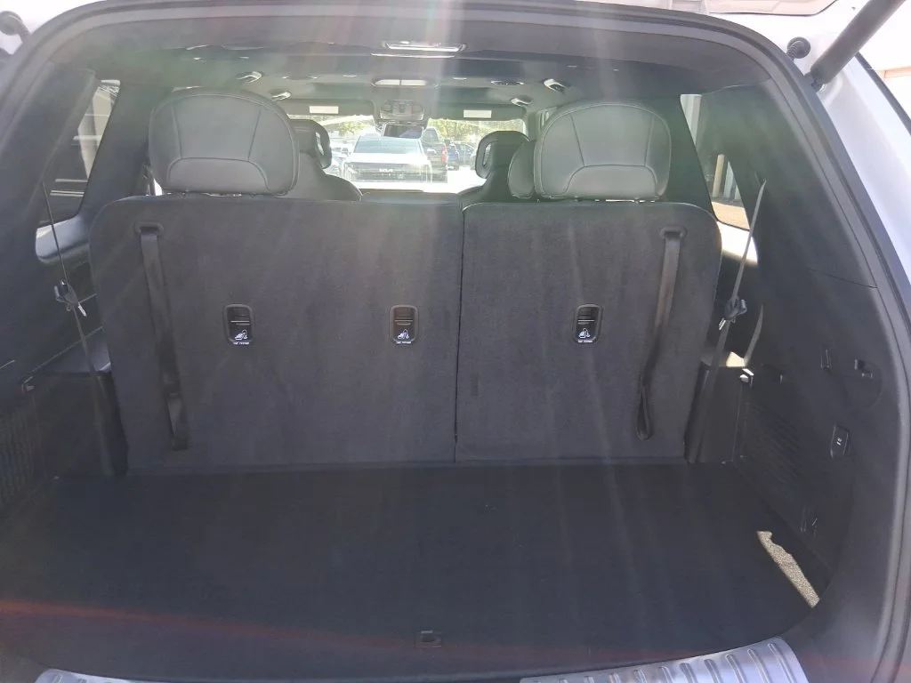 Used 2027 White Kia X-Line SX image 21