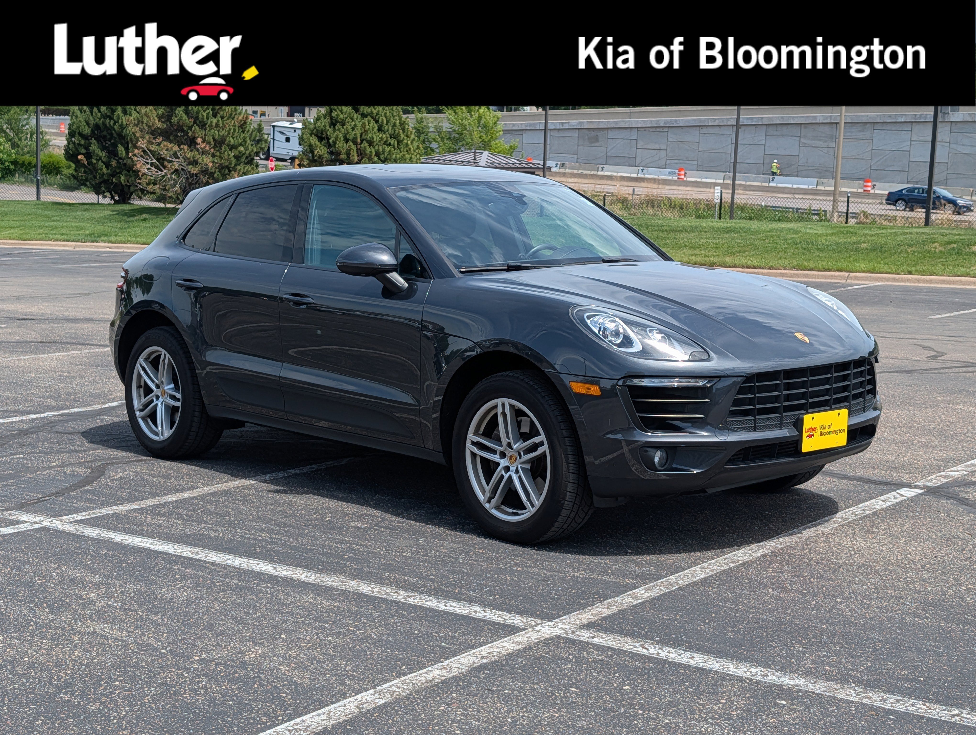 2018 Porsche Macan -'s photo