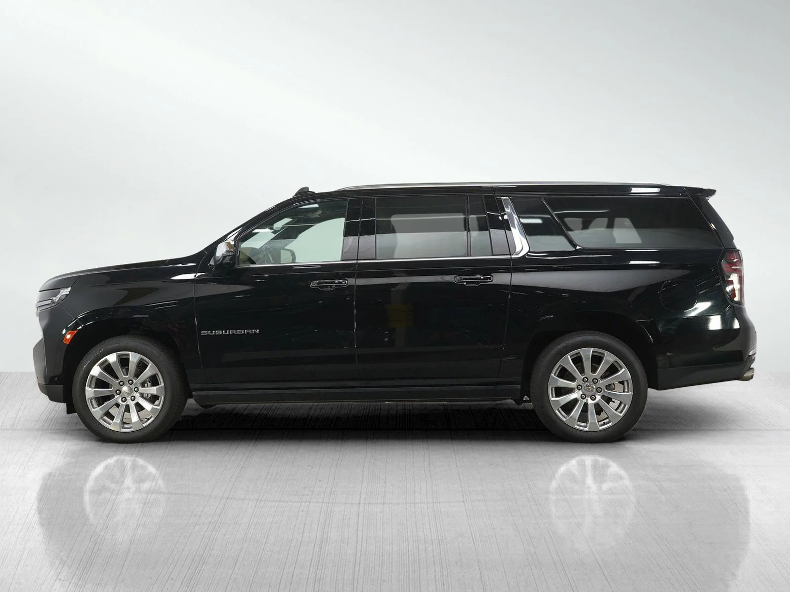 Used 2023 Chevrolet Suburban Premier with VIN 1GNSKFKL4PR537206 for sale in White Bear Lake, Minnesota