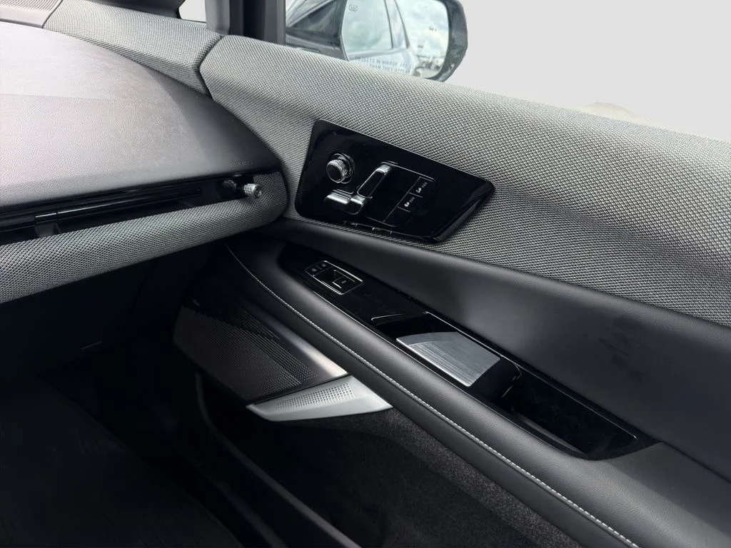Used 2025 Silver Cadillac Luxury image 17