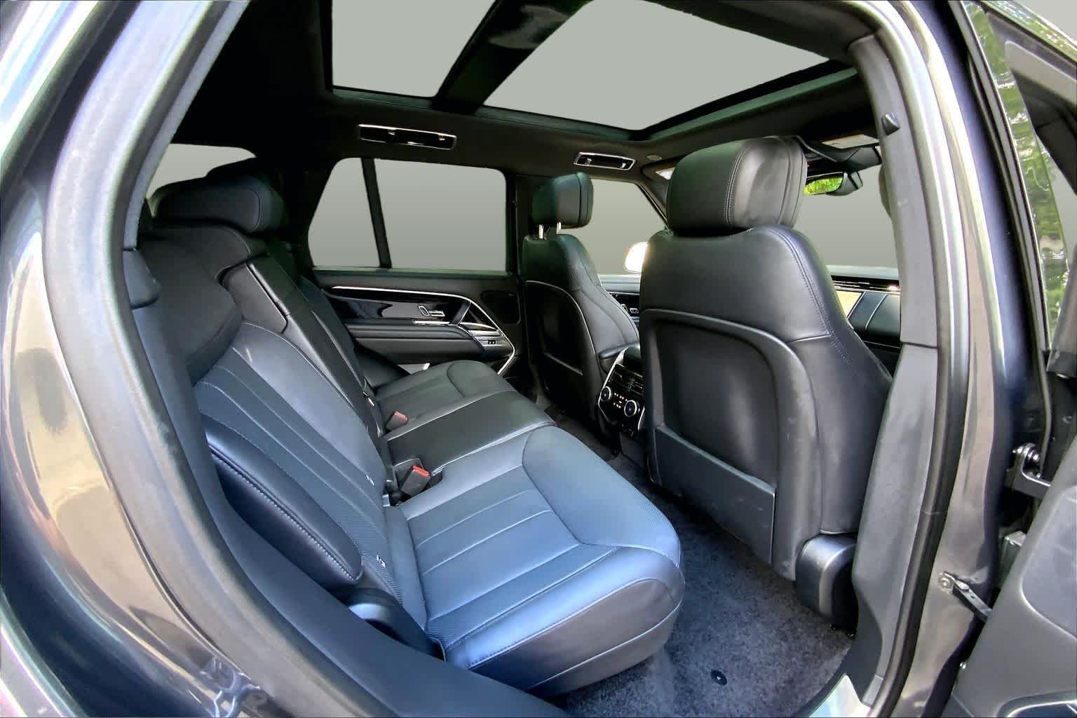 Used 2023 Carpathian Grey Premium Metallic Land Rover SE image 18