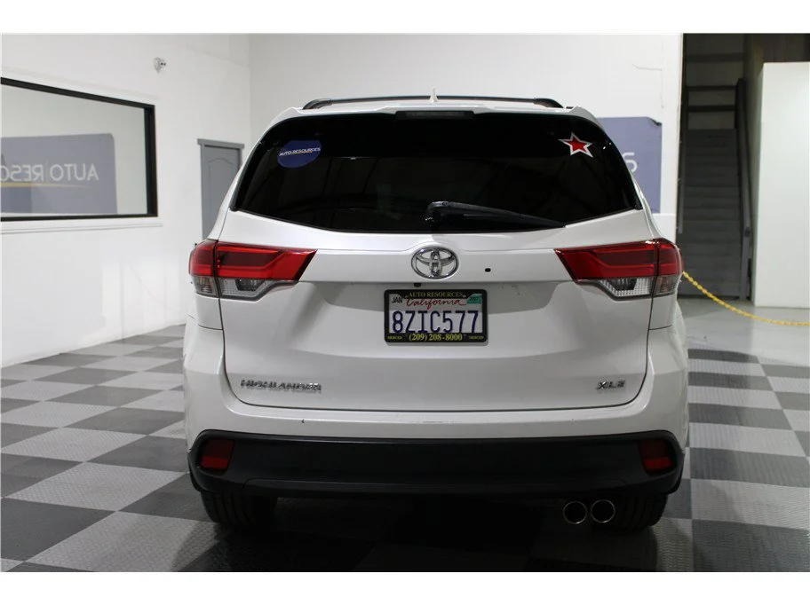 Used 2019 White Toyota XLE Sport Utility 4D image 5