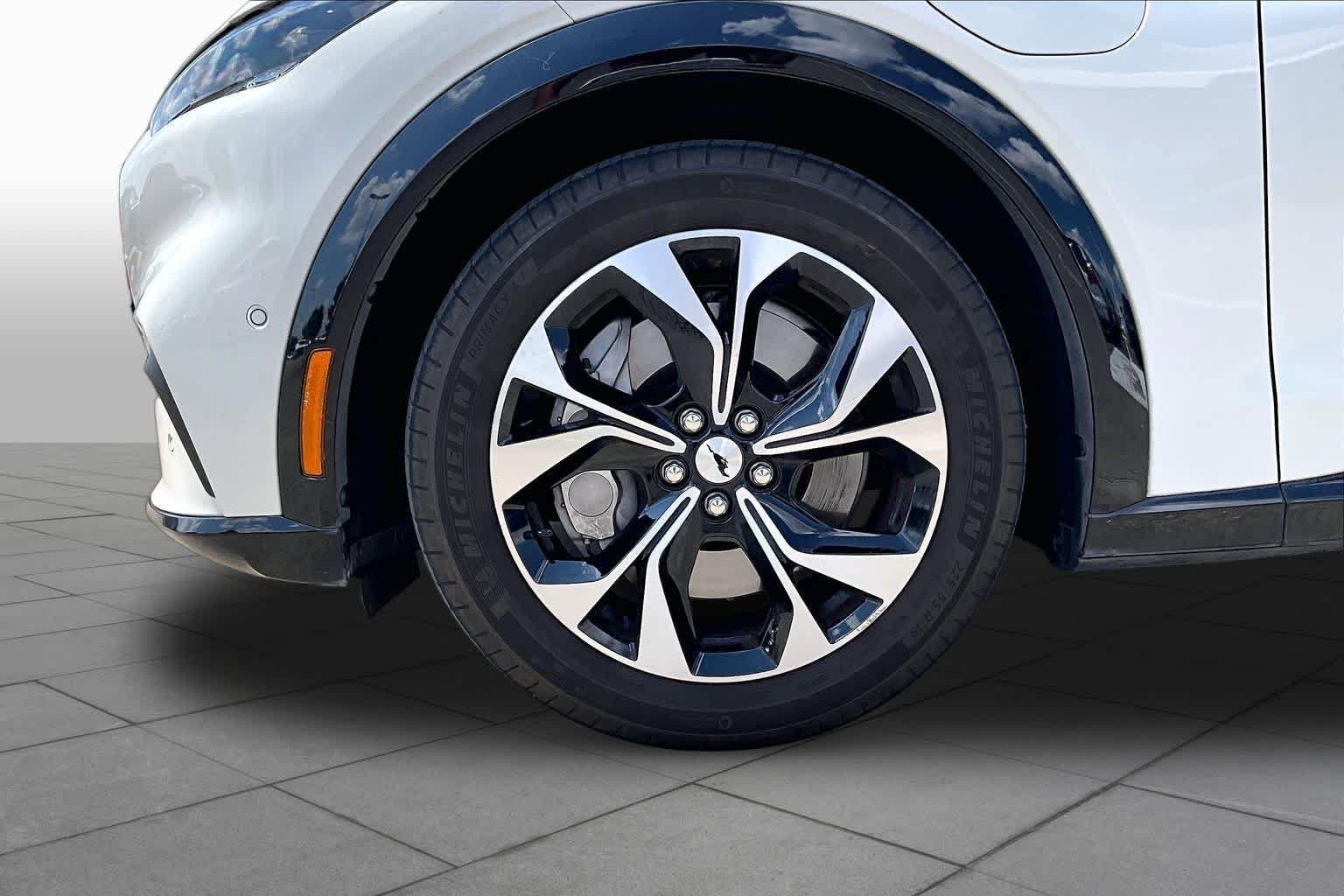 Used 2022 Star White Metallic Tri-Coat Ford Premium image 9