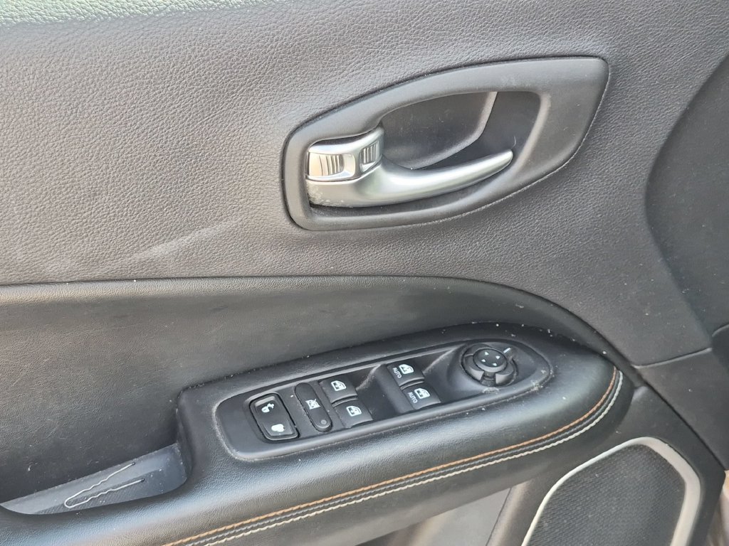 Used 2019 Gray Jeep Latitude image 10