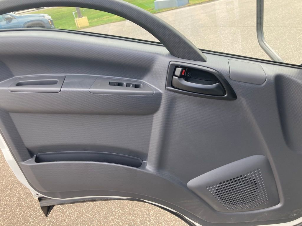 New 2025 Arc White Chevrolet MEDIUM ASH GRAY image 6