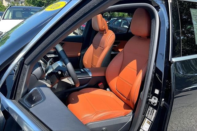 Used 2026 Black Mercedes-Benz GLC 300 image 6
