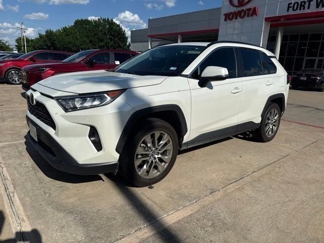 Used 2021 White Toyota XLE Premium image 2