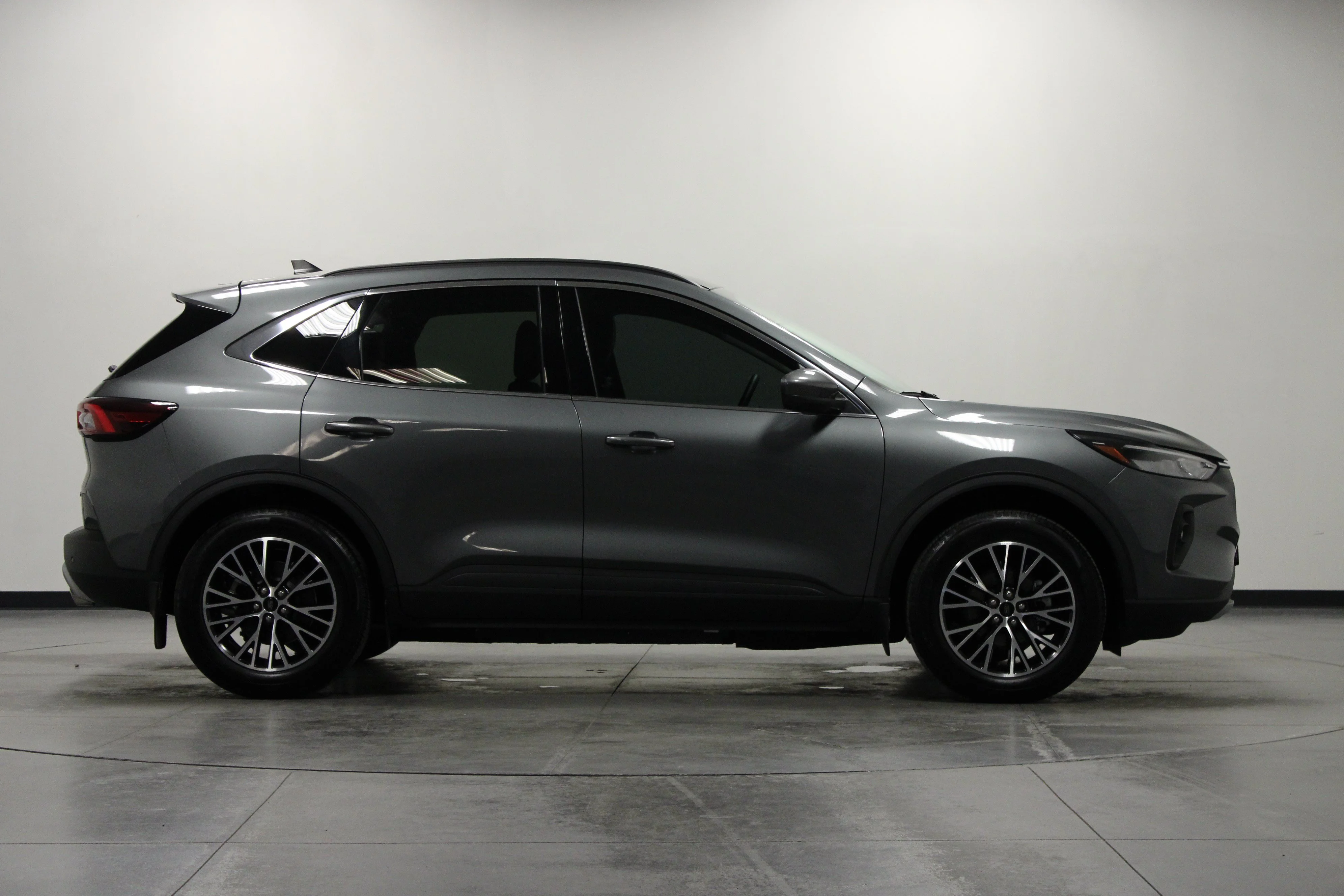 Used 2025 Gray Metallic Ford Base image 3