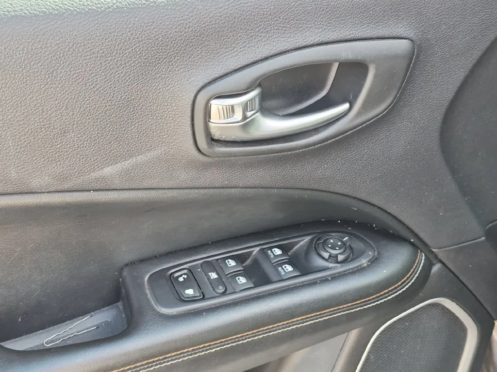 Used 2019 Gray Jeep Latitude image 10