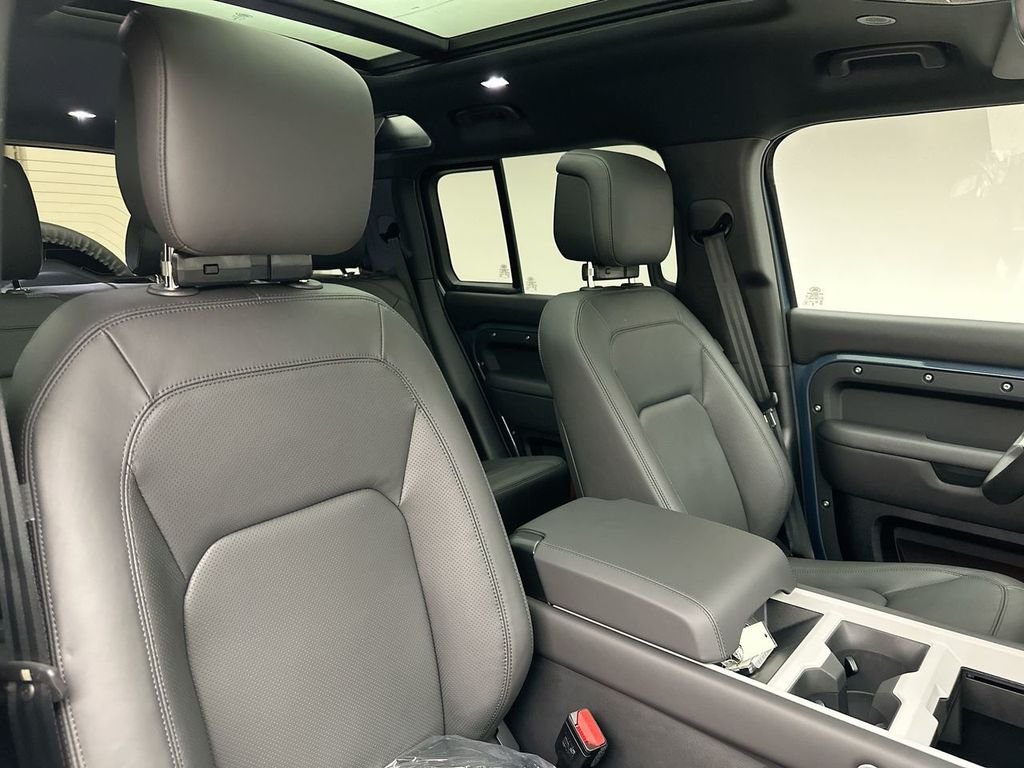 New 2026 Tasman Blue Land Rover X-Dynamic SE image 6